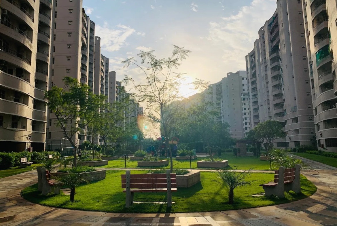 Modern townhouse with pool and balcony in Delhi